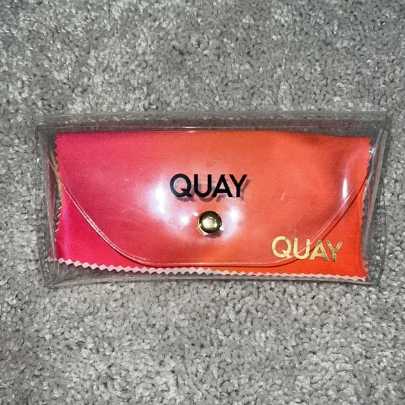 Quay Australia | Accessories | Clear Quay Sunglasses Case  display picture 3